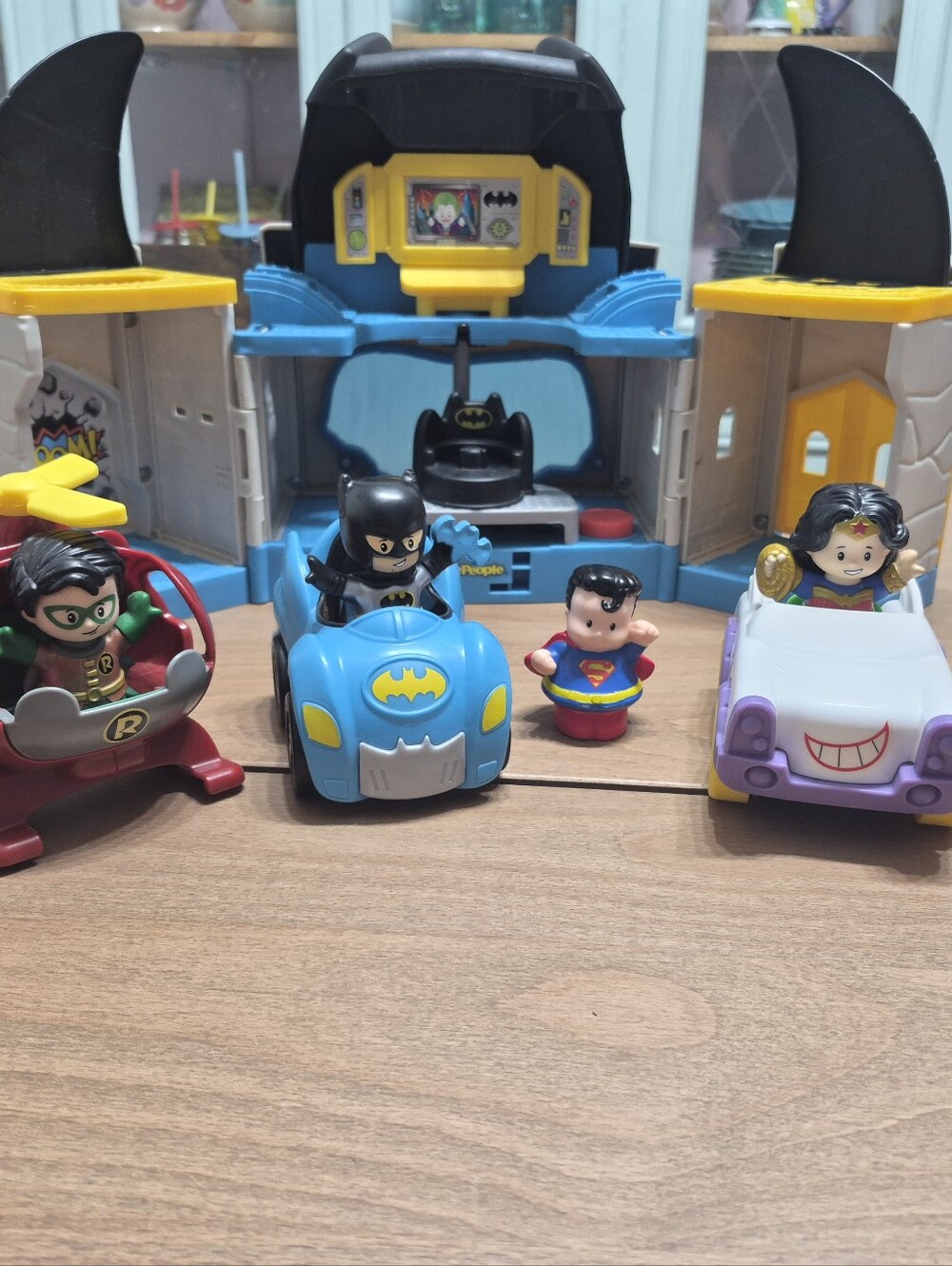 Fisher-Price Little People DC Super Friends Deluxe Batcave Playset & Vehicles